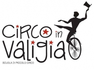 Scuola di piccolo circo - CIRCO IN VALIGIA